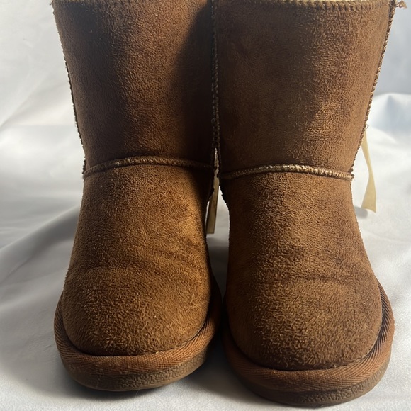 Girls Ugg like boot with bow detail size 1 - Picture 2 of 12